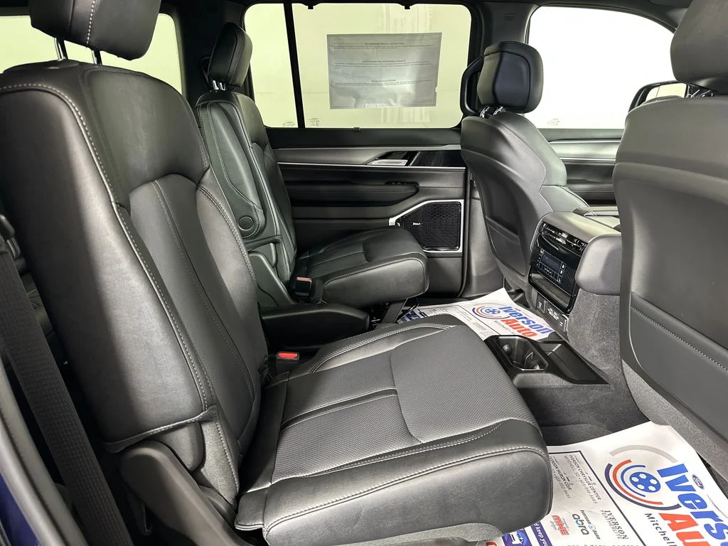 New 2026 Fathom Blue Pearl-Coat Exterior Paint (Late Availability) Jeep Limited Reserve image 31