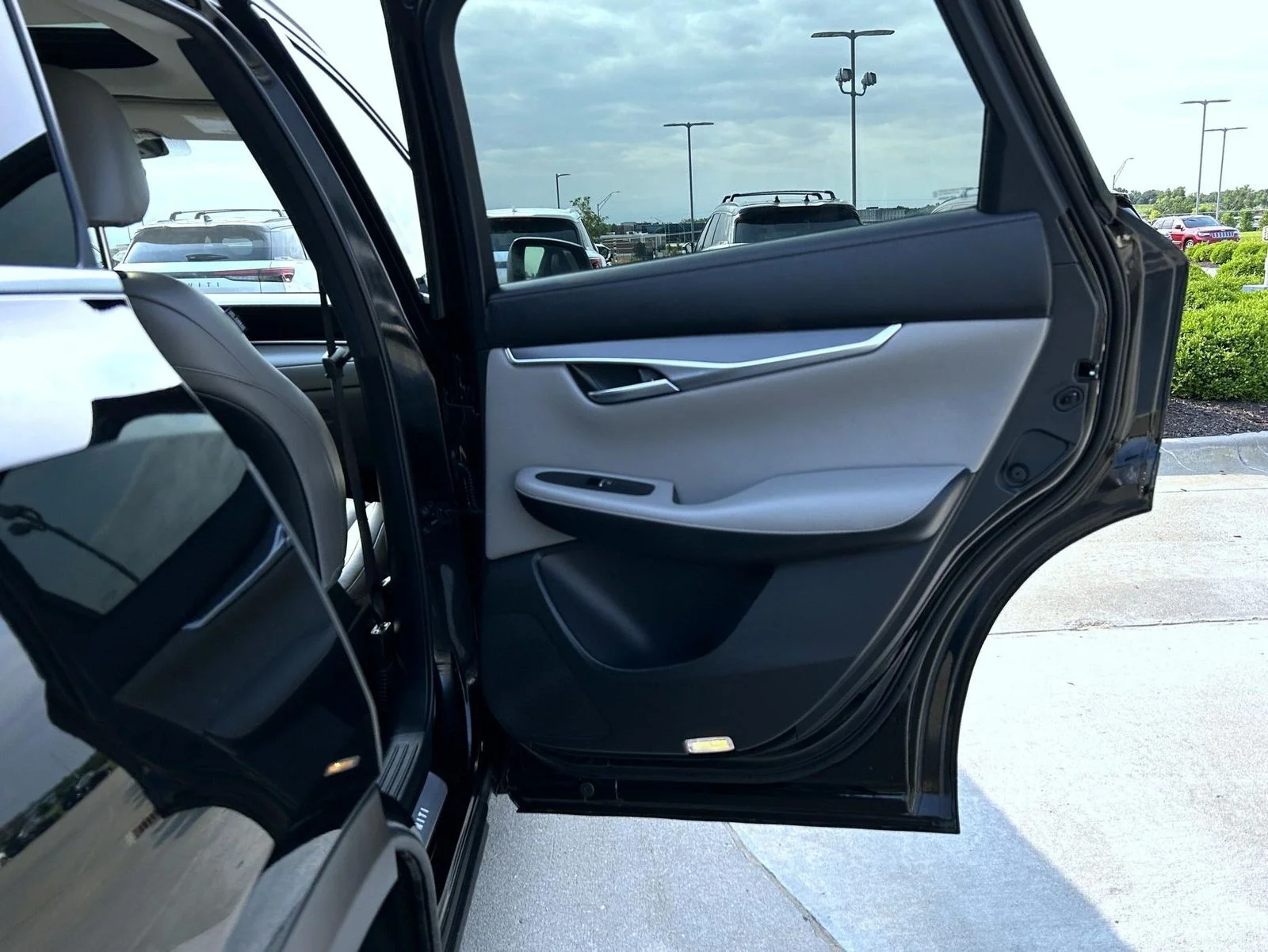 Certified Used 2025 Black INFINITI LUXE image 17