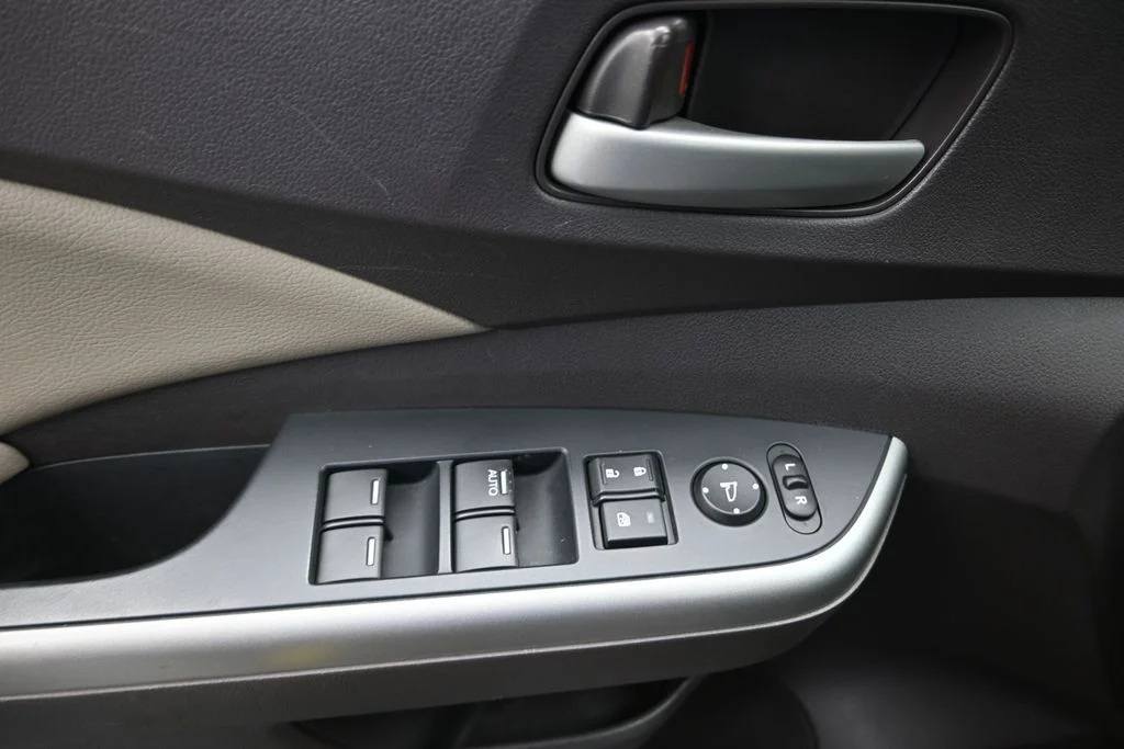 Used 2014 White Honda EX-L image 17