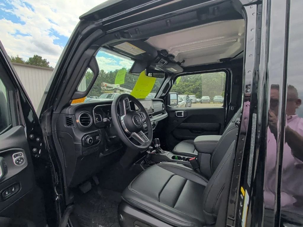 Used 2025 Black Jeep Sahara image 13