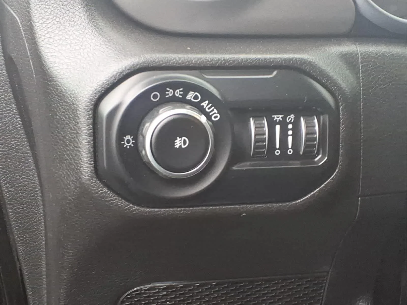 Used 2020 Black Clearcoat Jeep Sahara image 14