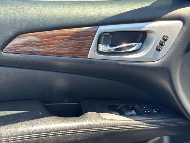 Used 2020 Silver Nissan Platinum image 29