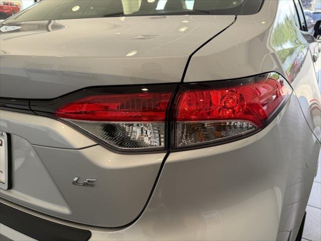 Certified Used 2023 SILVER ME. Toyota  image 38