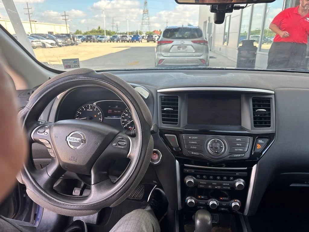 Used 2019 Blue Nissan S image 3