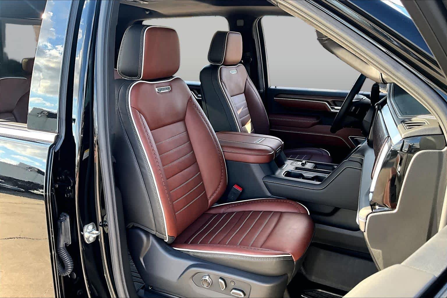 Used 2026 Onyx Black GMC Denali Ultimate image 9