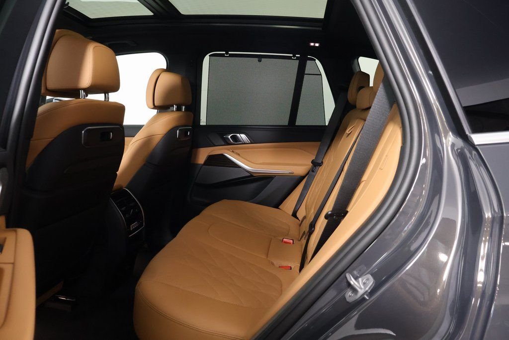 New 2026 Dravit Grey Metallic BMW xDrive50e image 6