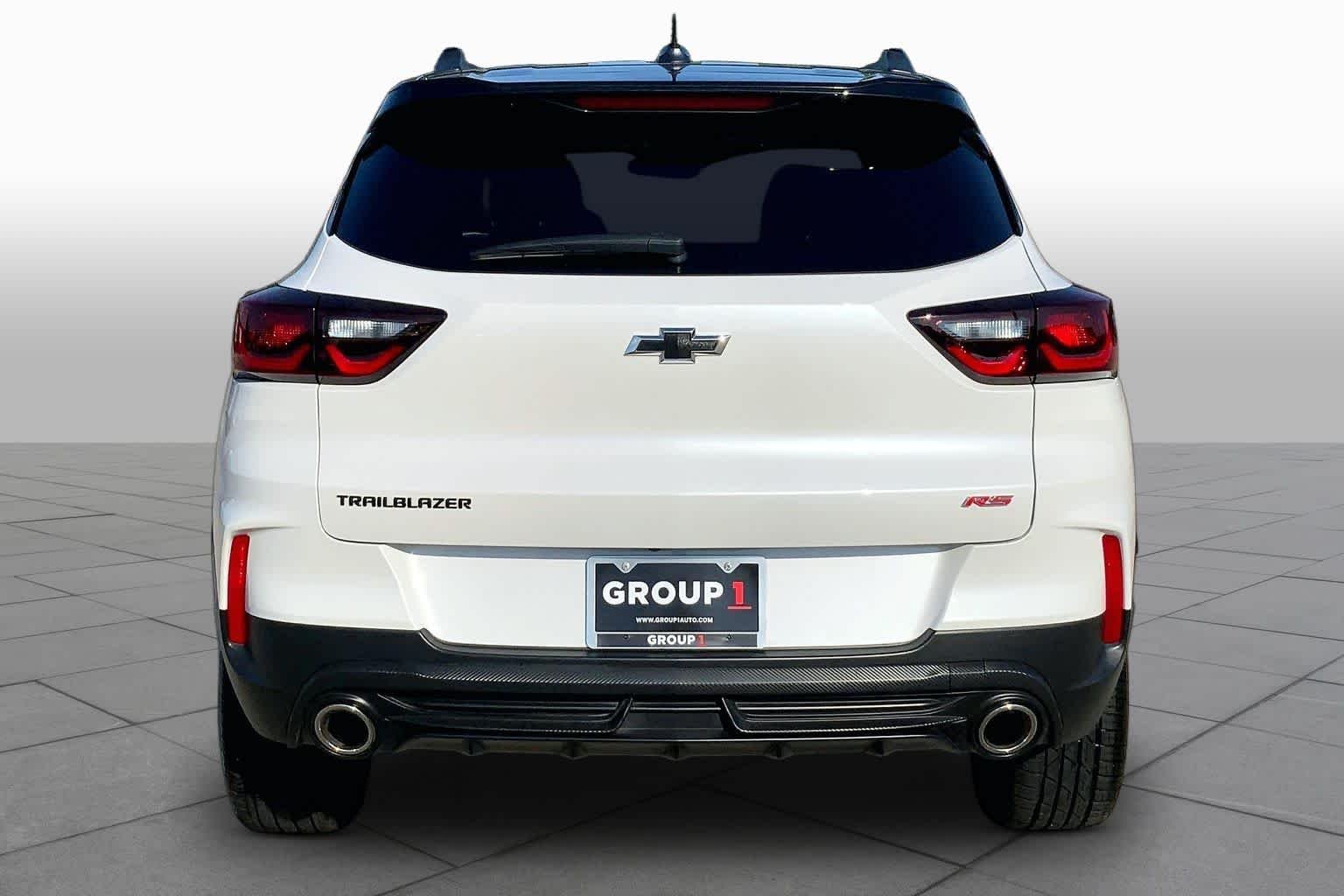 Used 2025 Iridescent Pearl Tricoat Chevrolet RS image 5
