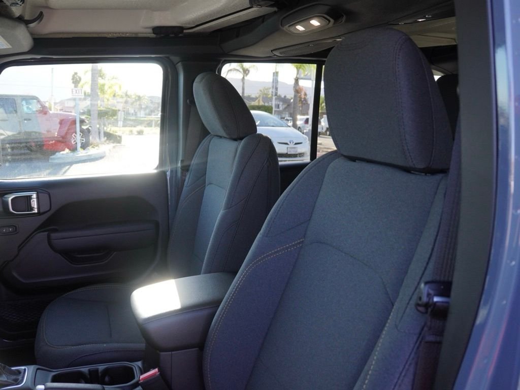 New 2026 Anvil Clear-Coat Exterior Paint Jeep Sport S image 17