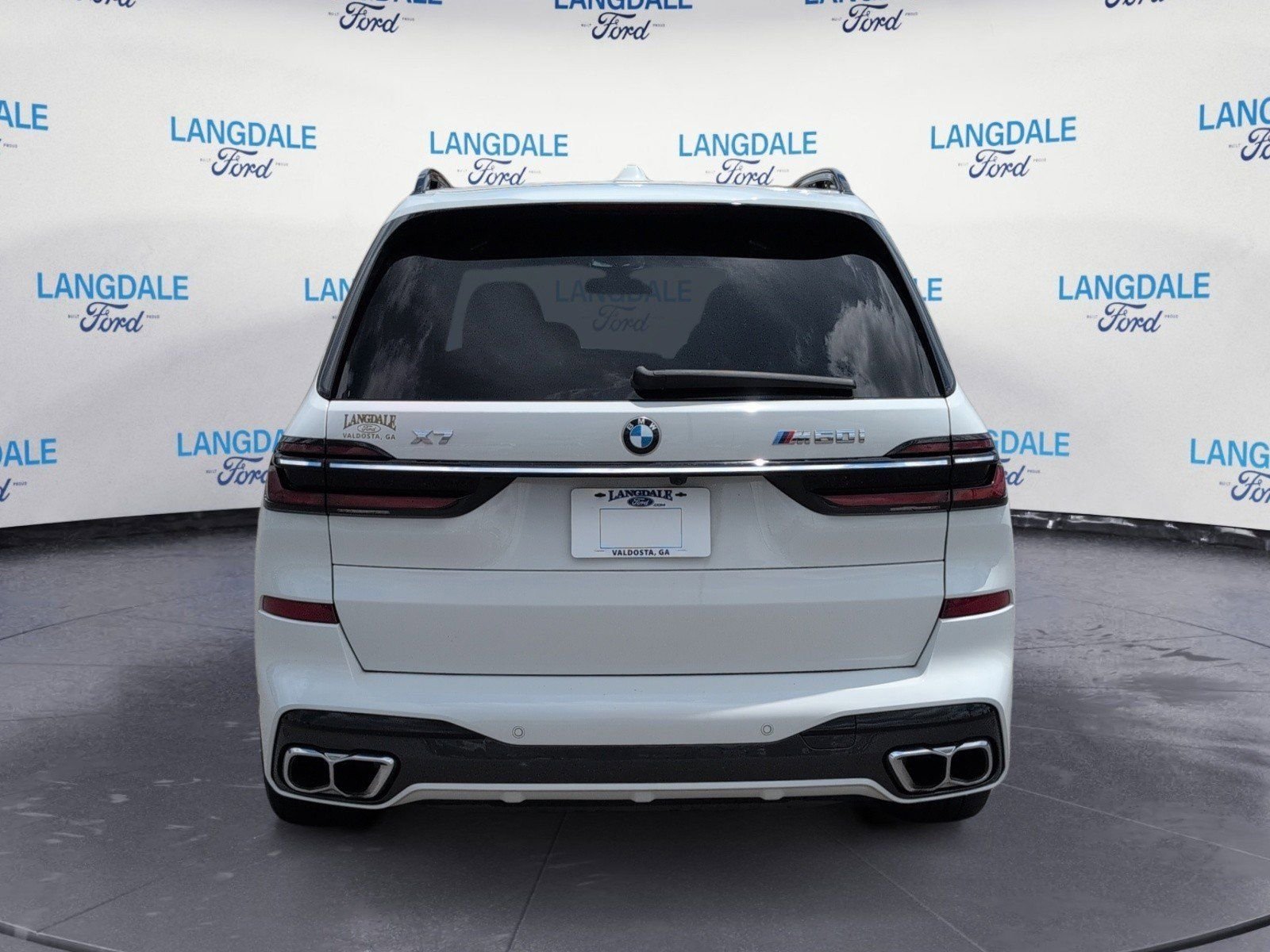 Used 2025 Alpine White BMW M60i image 8