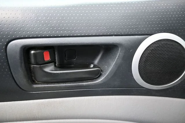 Used 2015 White Toyota Base image 18
