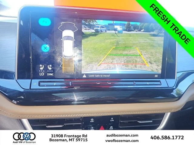 Used 2024 Silver Volkswagen 2.0T SE w/Technology image 17