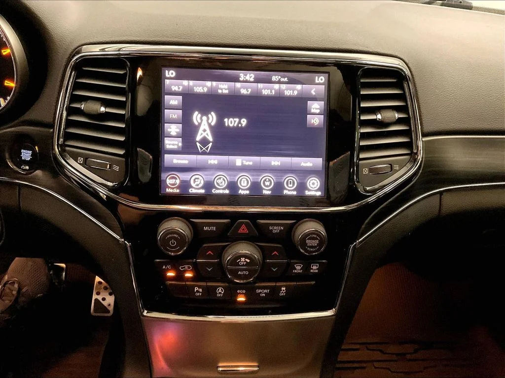 Used 2020 Gray Jeep Limited image 34