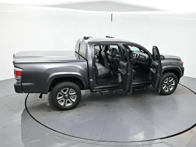 Used 2018 Magnetic Gray Metallic Toyota SR5 image 40