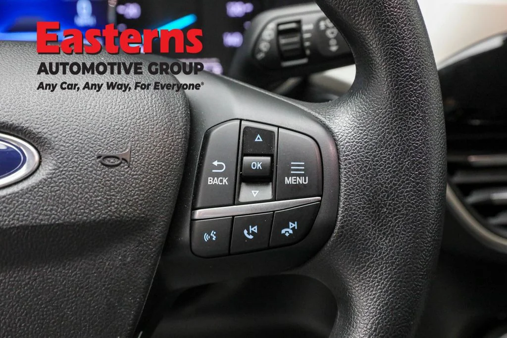 Used 2022 Black Ford SE image 16