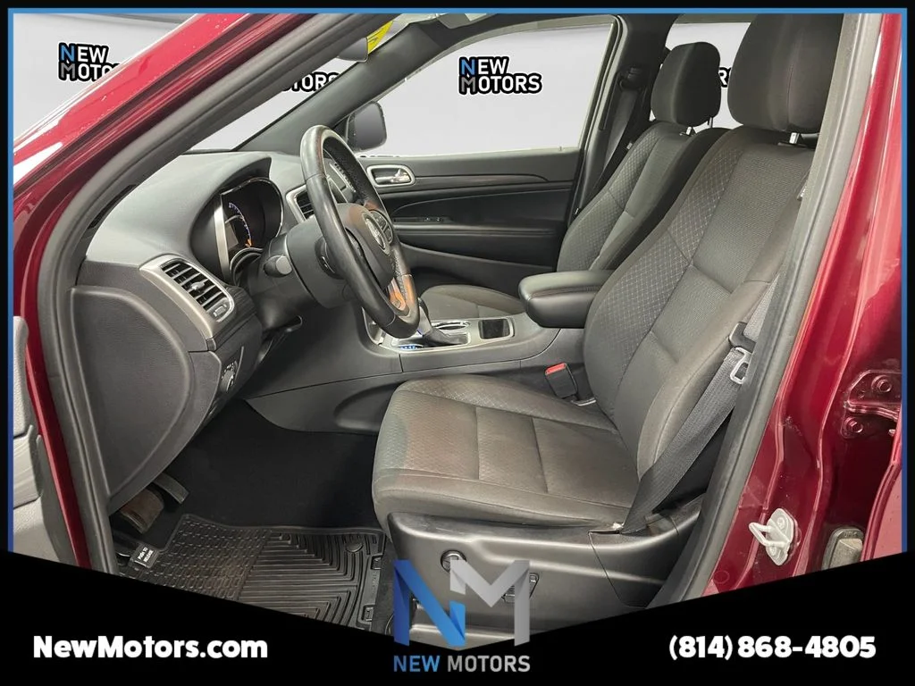 Used 2020 Velvet Jeep Laredo E image 7