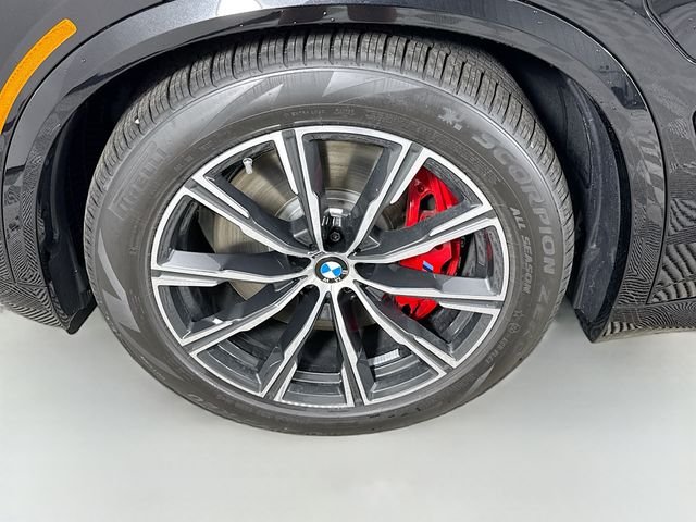 New 2026 Black Sapphire Metallic BMW xDrive50e image 32