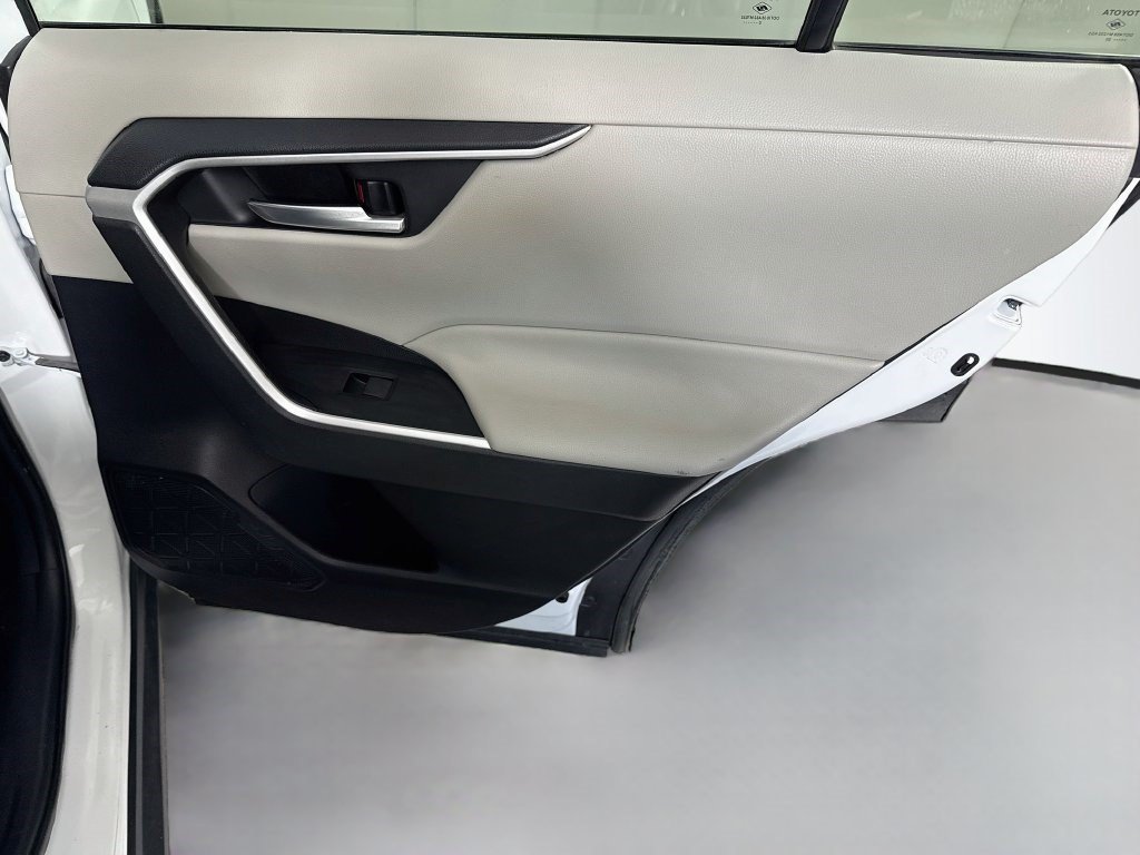 Used 2020 Super White Toyota XLE image 24