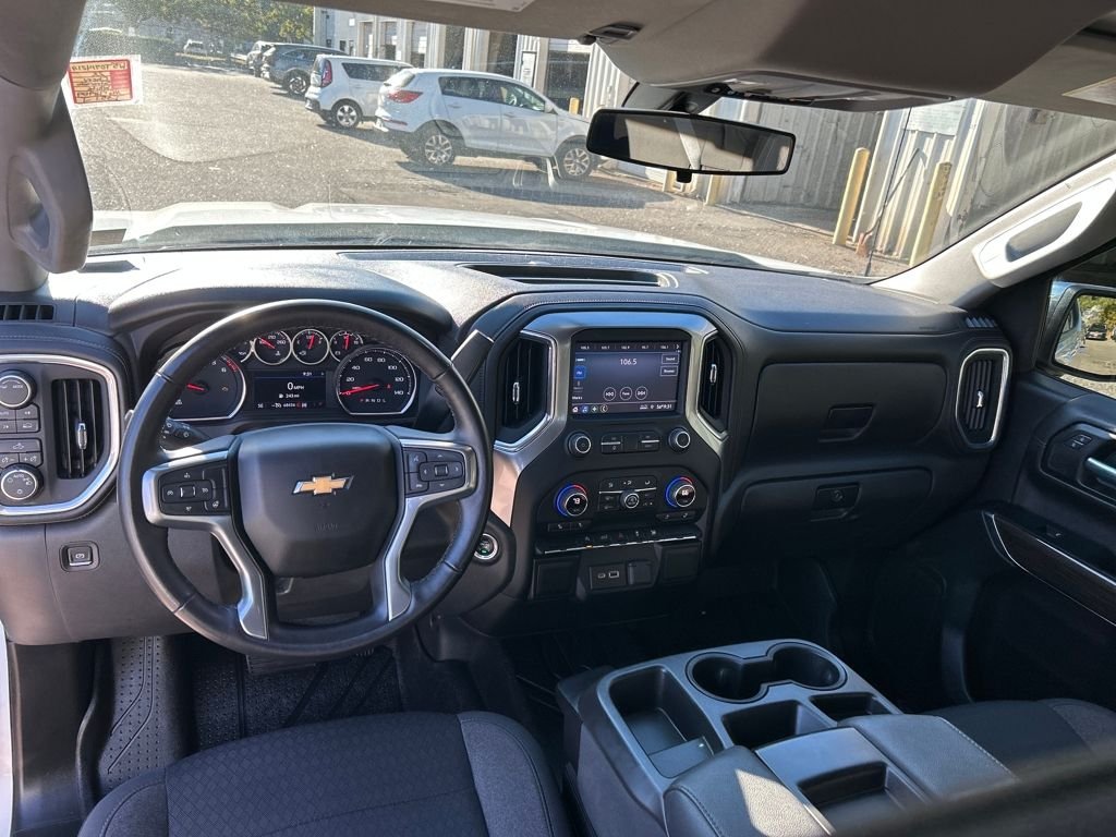 Used 2022 White Chevrolet LT image 23