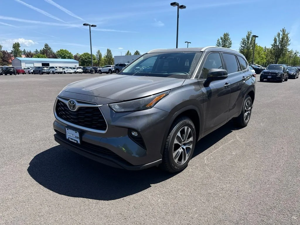Used 2023 Magnetic Gray Metallic Toyota XLE image 3