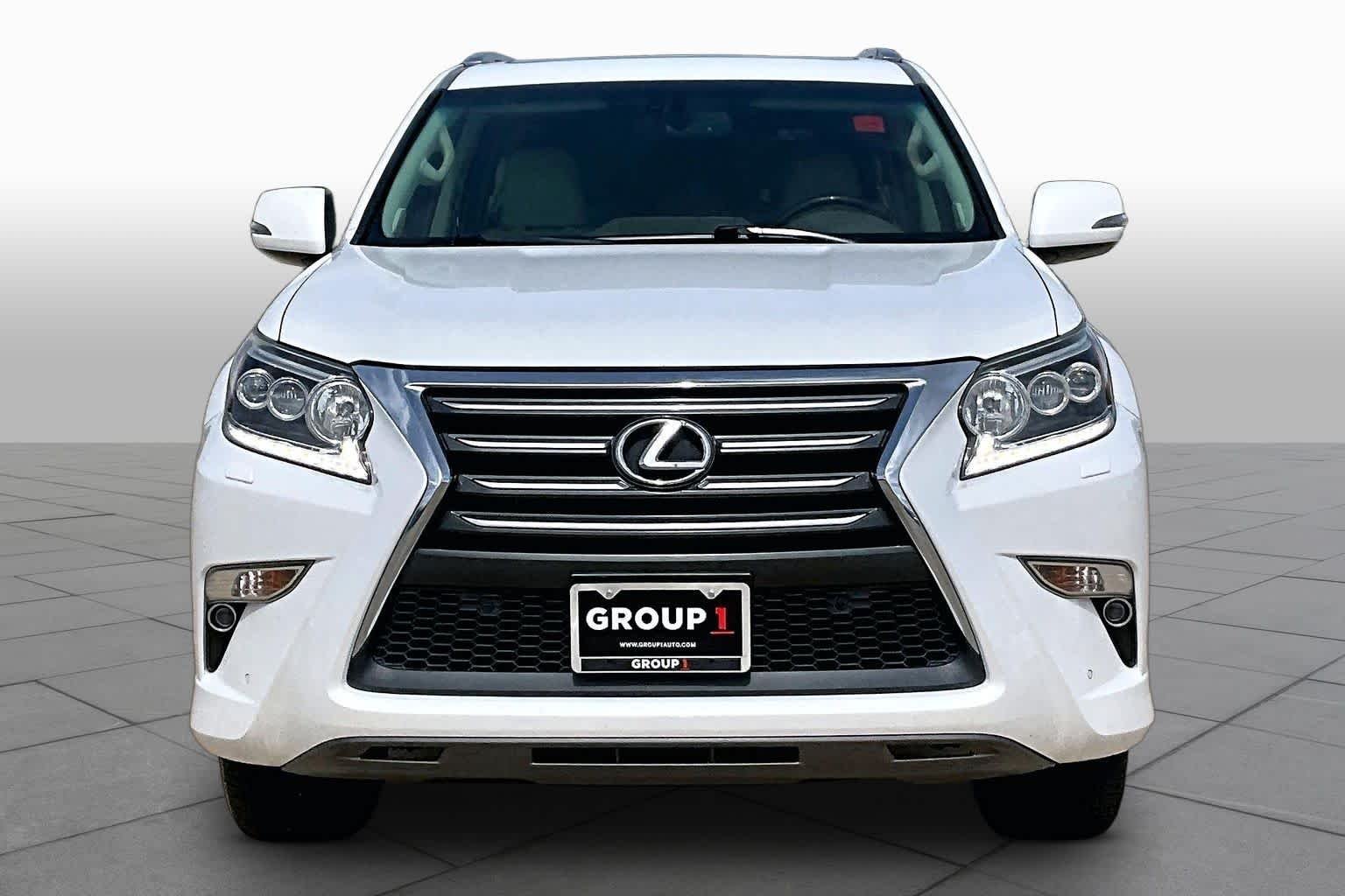 Used 2018 Starfire Pearl Lexus Luxury image 4