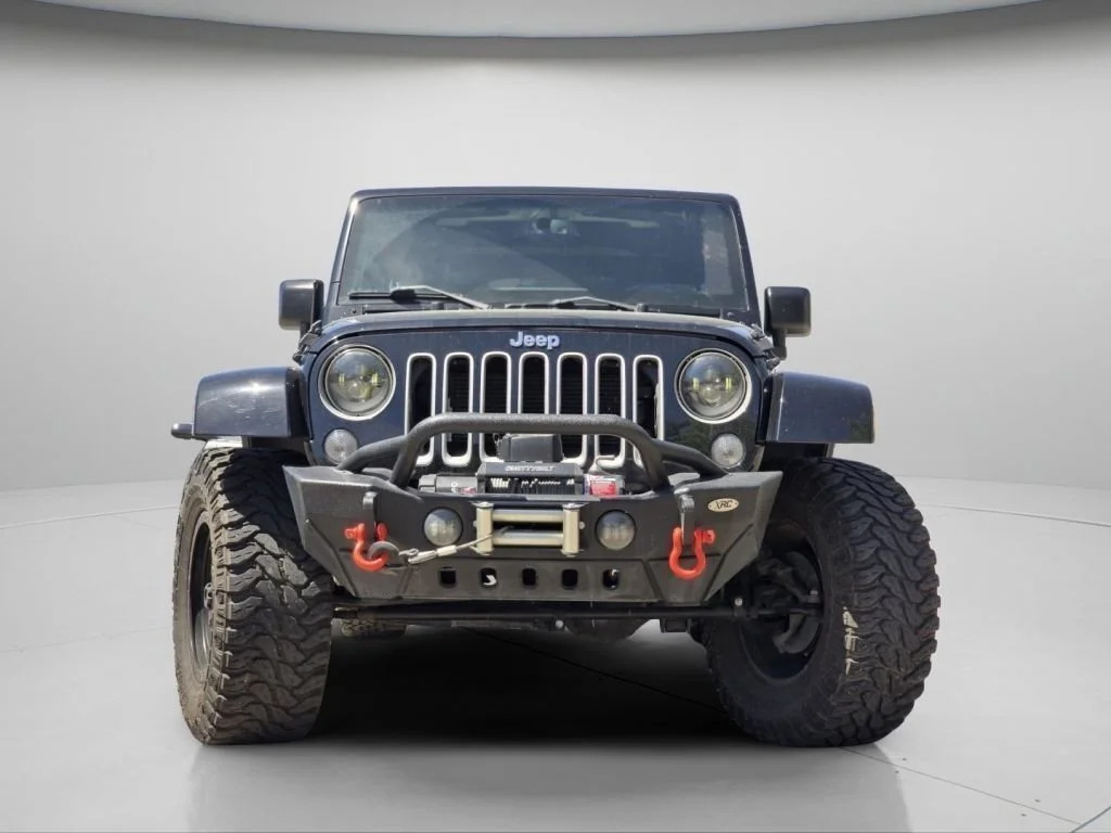 Used 2018 Black Clearcoat Jeep Sahara image 3