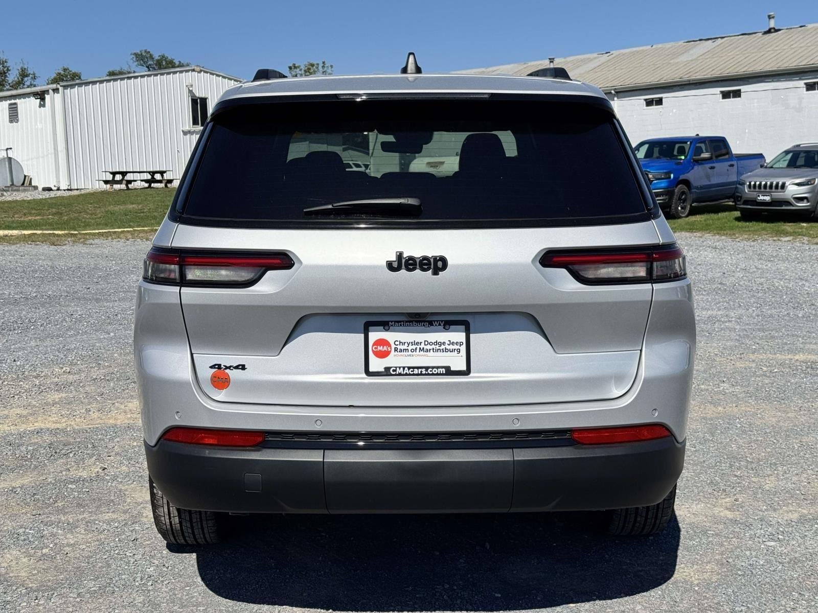 New 2025 Silver Zynith Exterior Paint Jeep Altitude X image 21