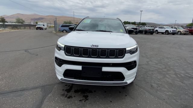 Used 2025 White Jeep Limited 4x4 image 3