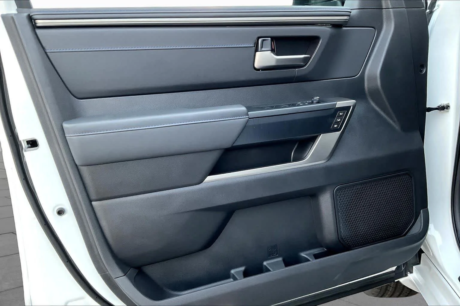 New 2026 Wind Chill Pearl Toyota Platinum image 10