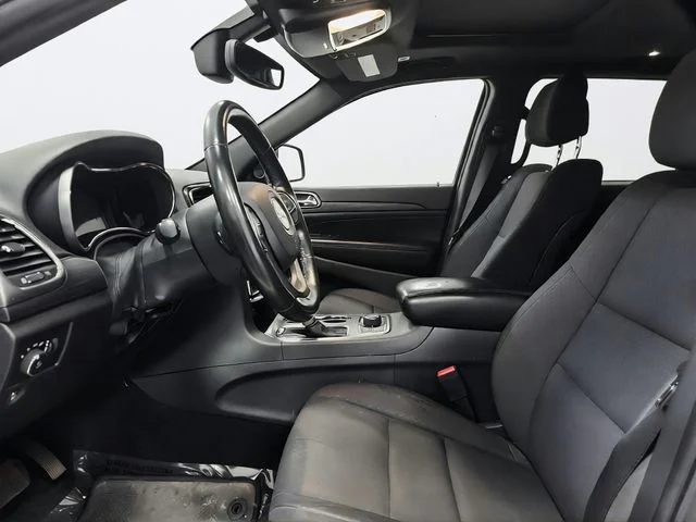 Used 2019 White Jeep Laredo image 9