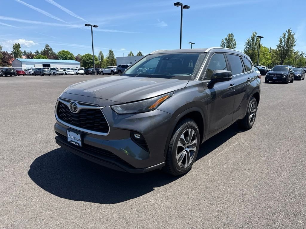 Used 2023 Magnetic Gray Metallic Toyota XLE image 3