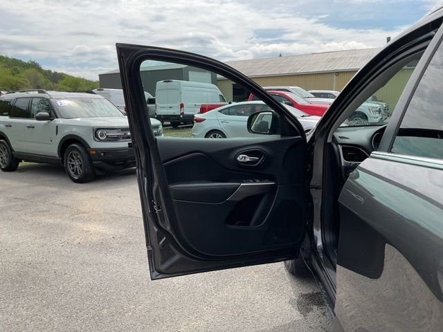 Used 2020 Gray Jeep Limited image 27