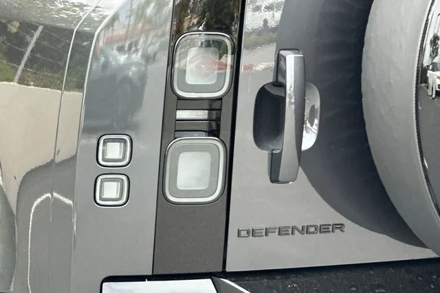 New 2026 Carpathian Grey Land Rover X-Dynamic SE image 25