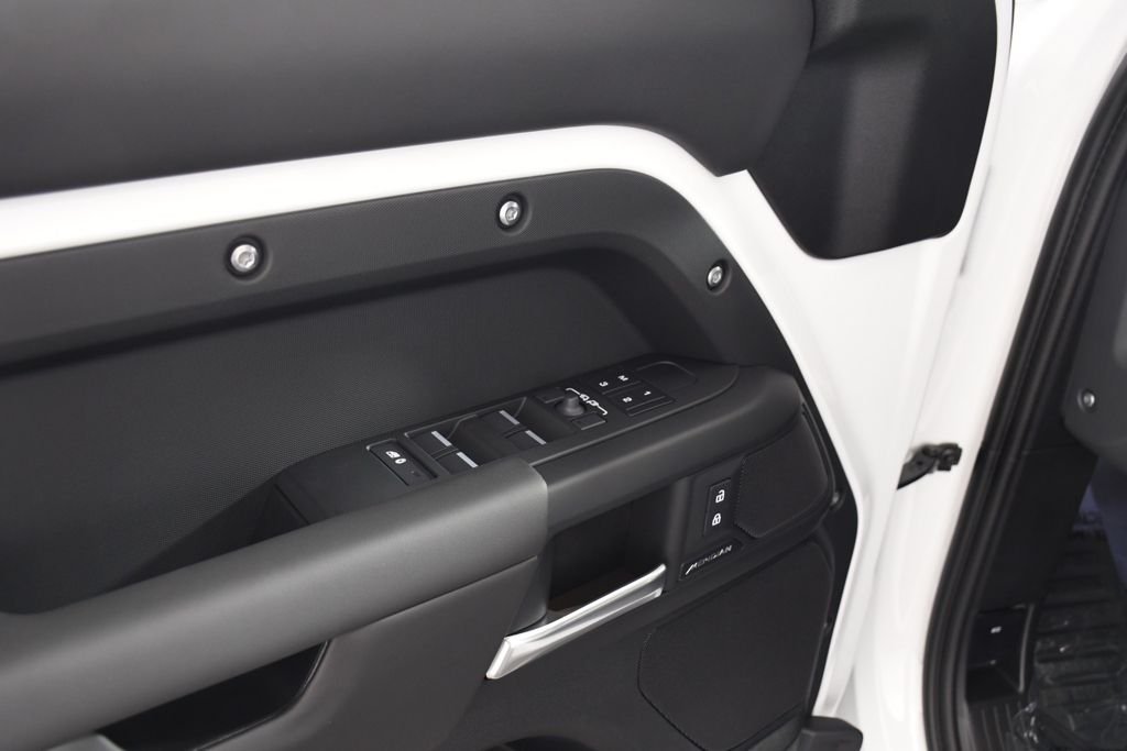 New 2026 Fuji White Land Rover S image 15