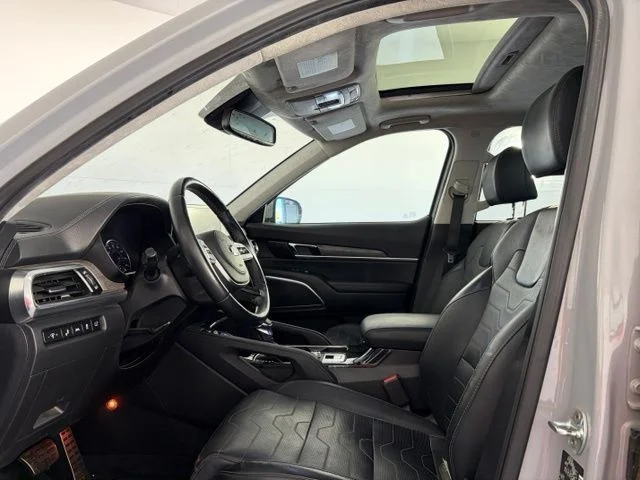 Used 2021 Gray Kia SX image 11