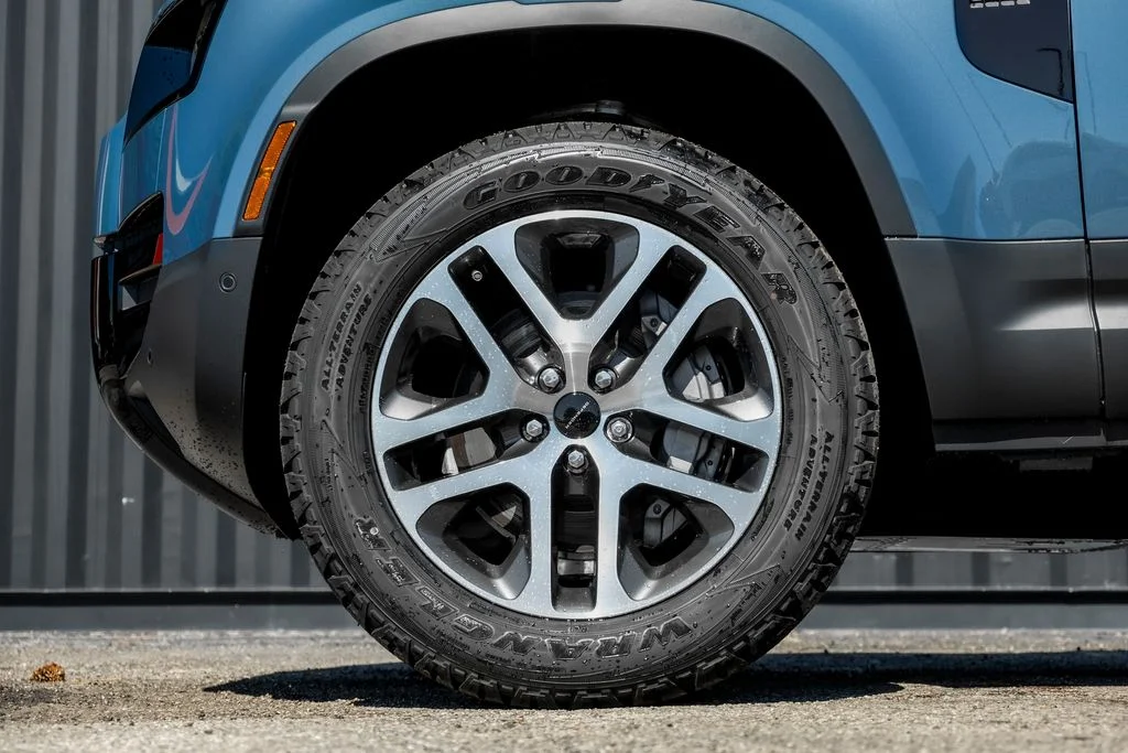 New 2026 Tasman Blue Land Rover S image 4