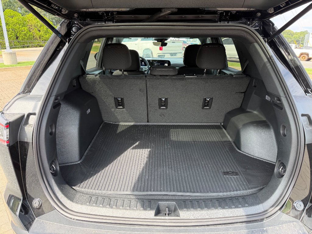 2027 Chevrolet Equinox LT - Photo 18