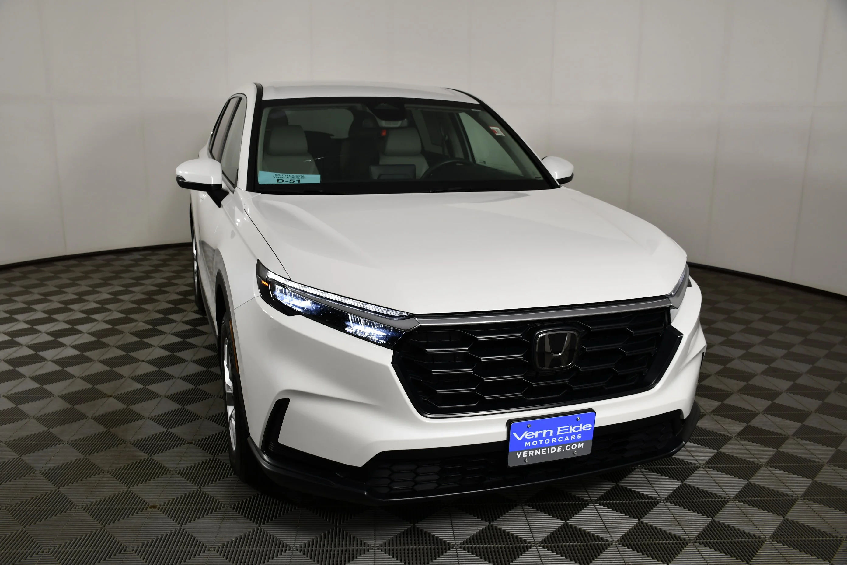 Certified Used 2025 Platinum White Pearl Honda LX image 3