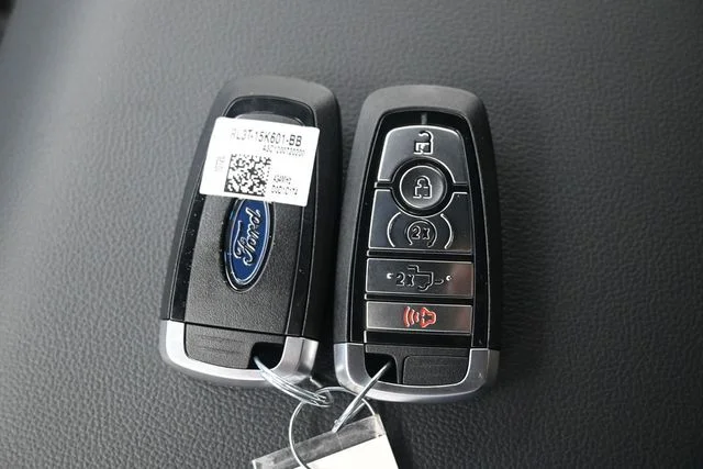 New 2026 Carbonized Gray Metallic Ford XLT image 16
