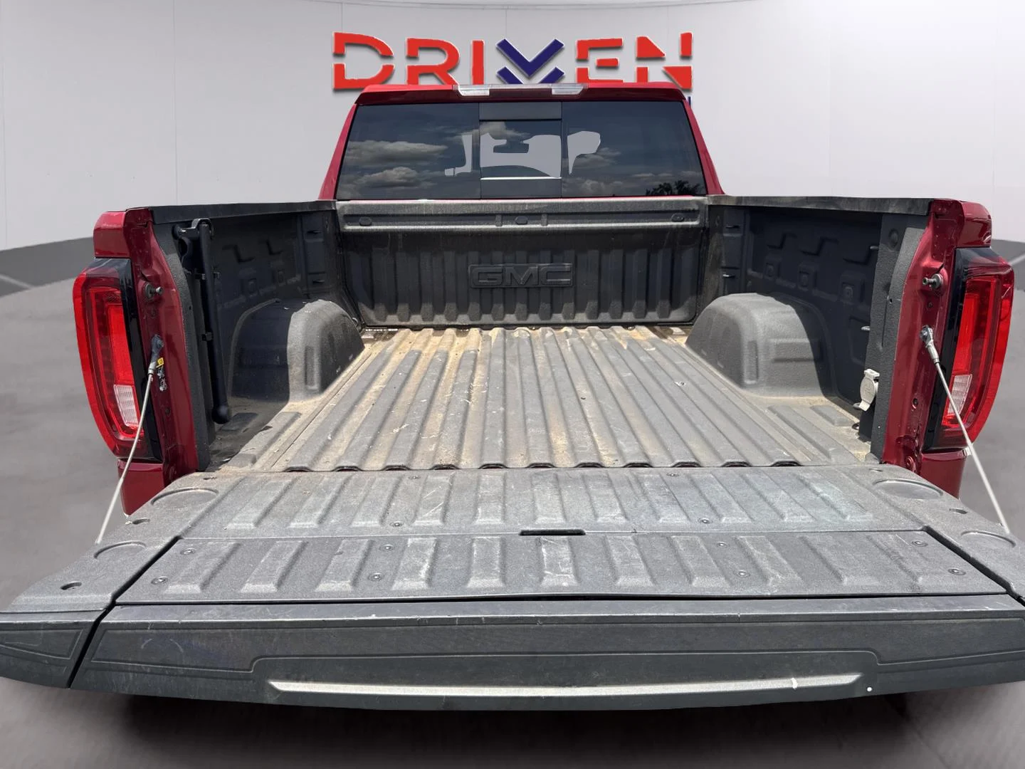 Used 2021 CAYENNE RED TINTCOAT GMC SLT image 34
