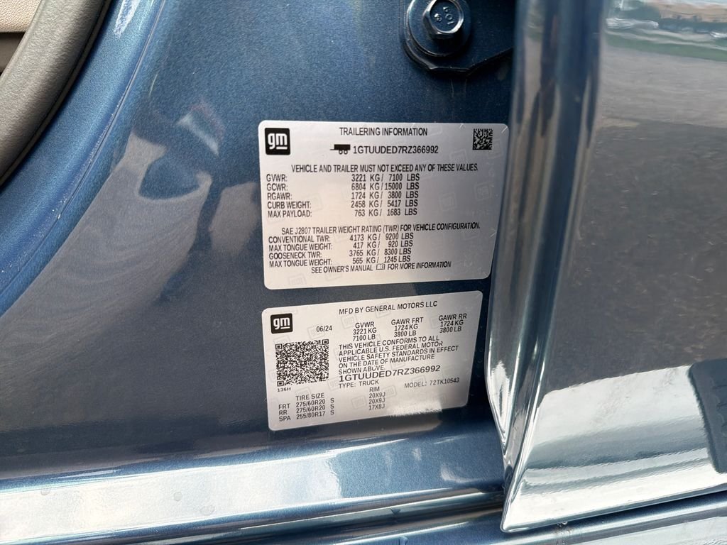 Used 2024 Blue GMC SLT image 25