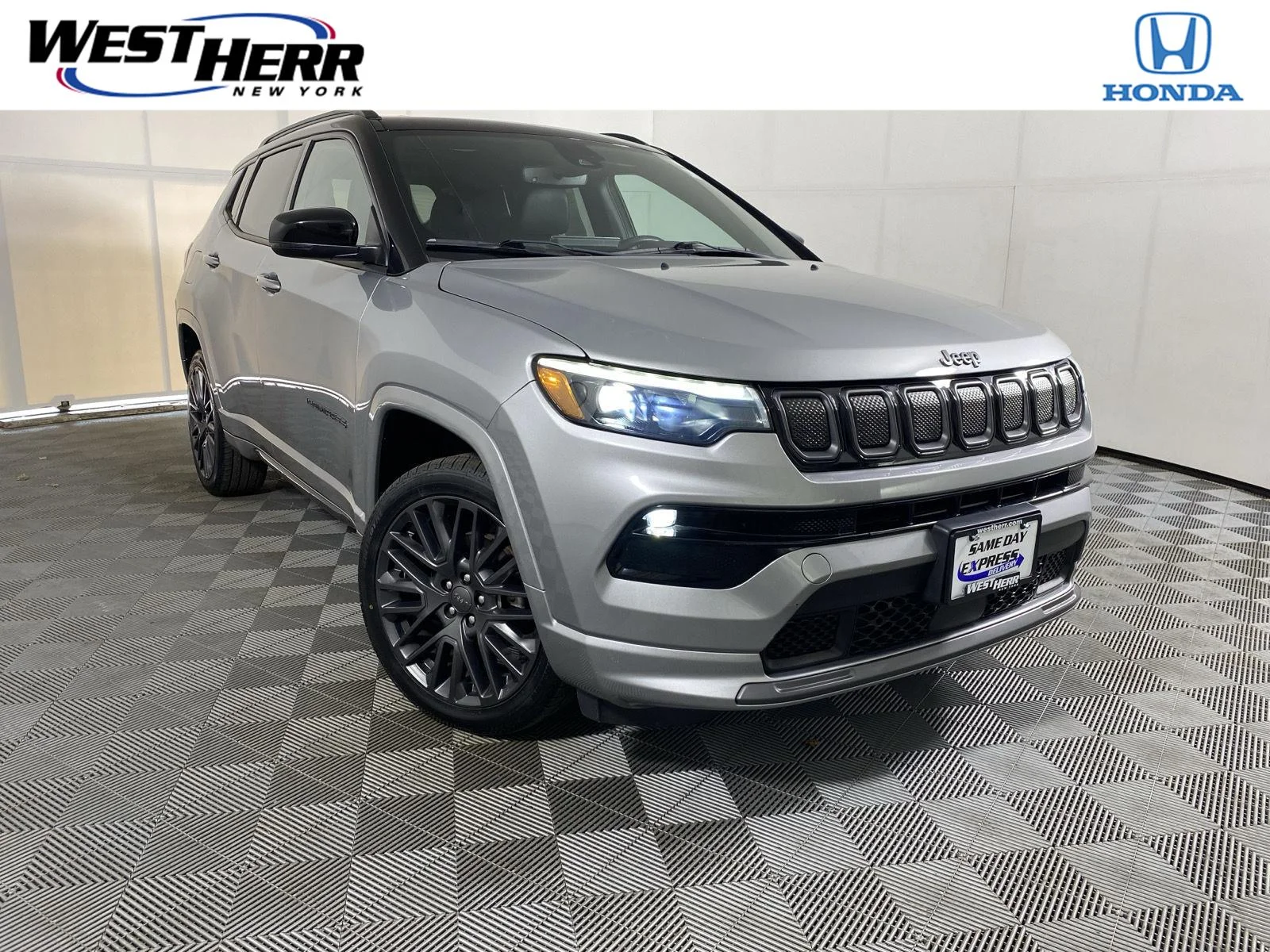 Used 2022 Billet Silver Metallic Clearcoat Jeep High Altitude image 1