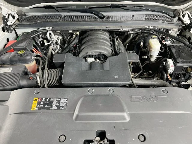 Used 2019 White GMC Denali image 32