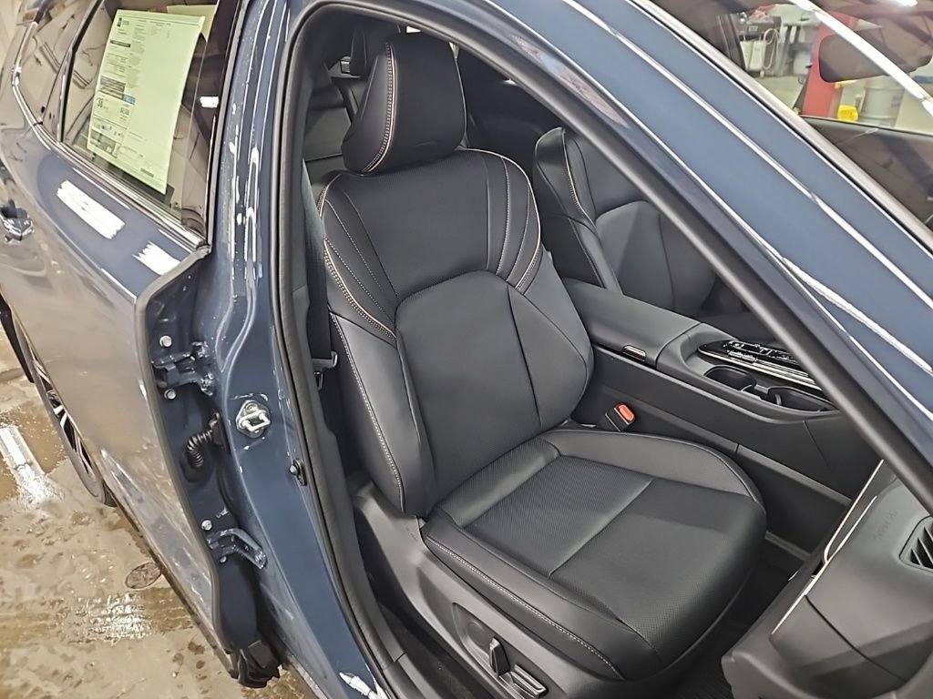 2025 Toyota Crown Signia XLE - Photo 32