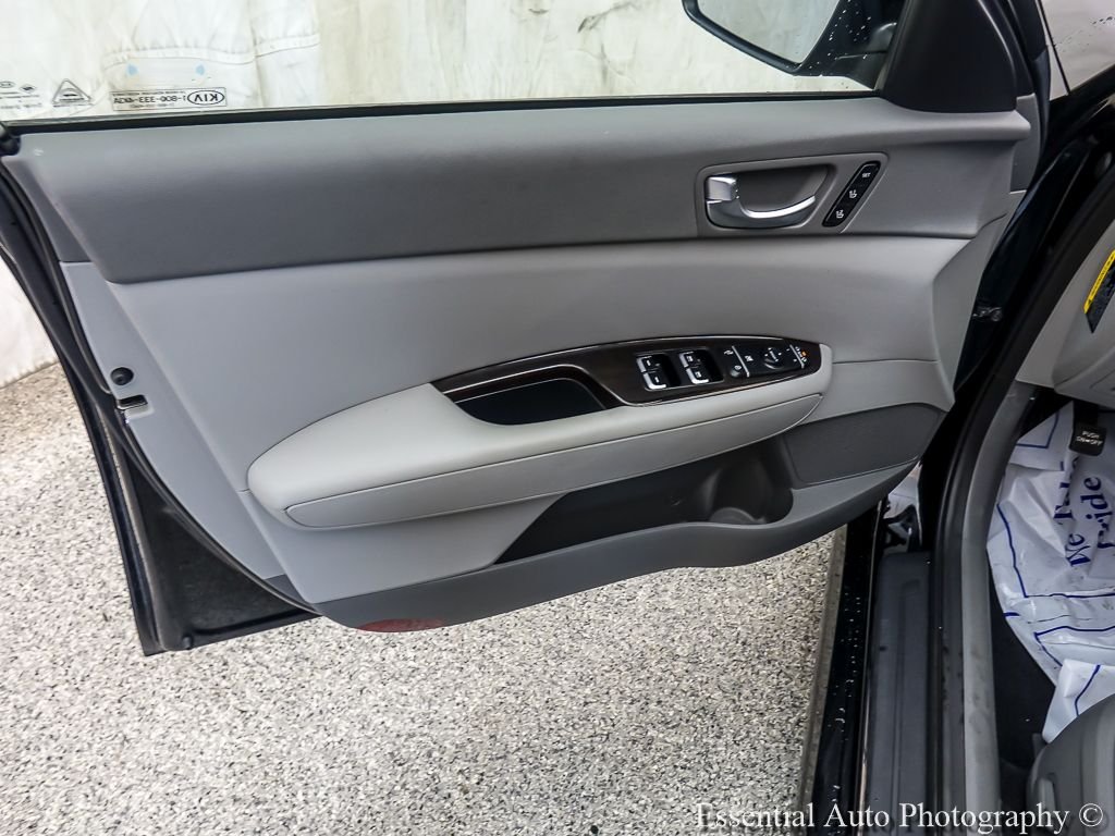 Used 2016 Ebony Black Kia EX image 18