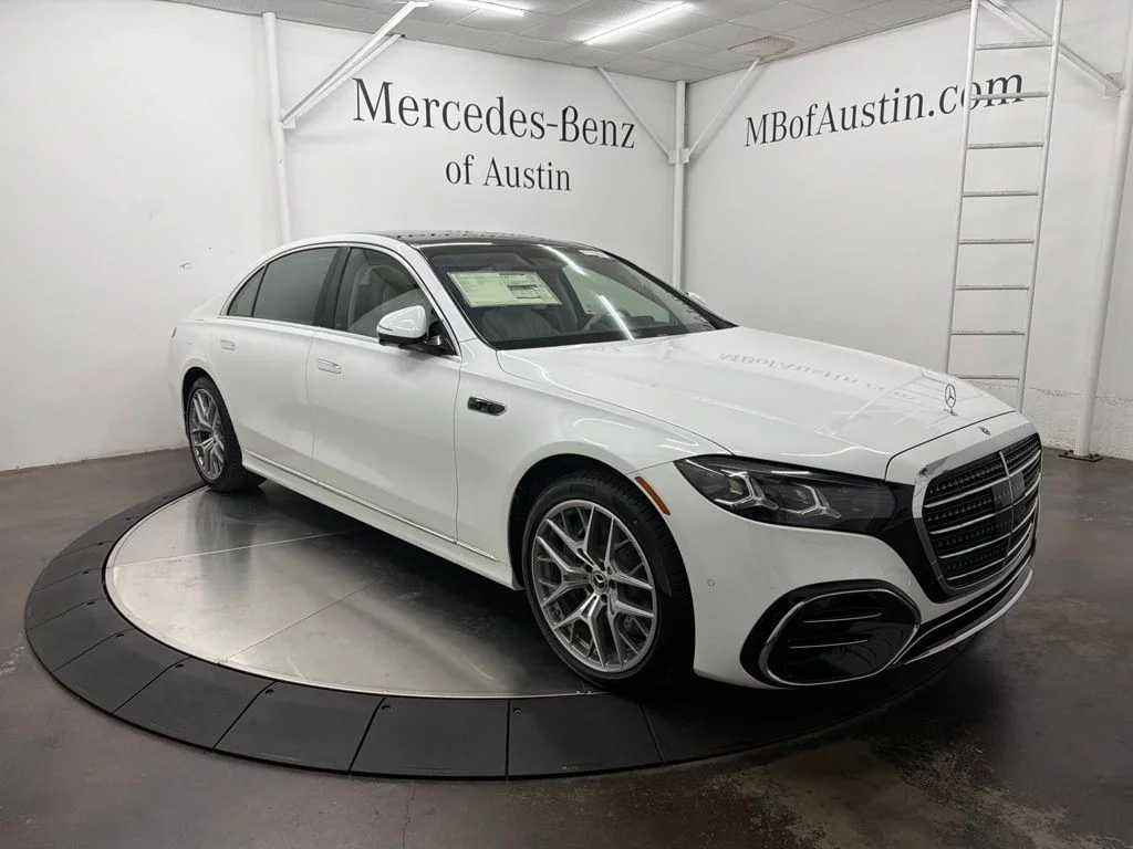 New 2027 White Mercedes-Benz S 580 image 2