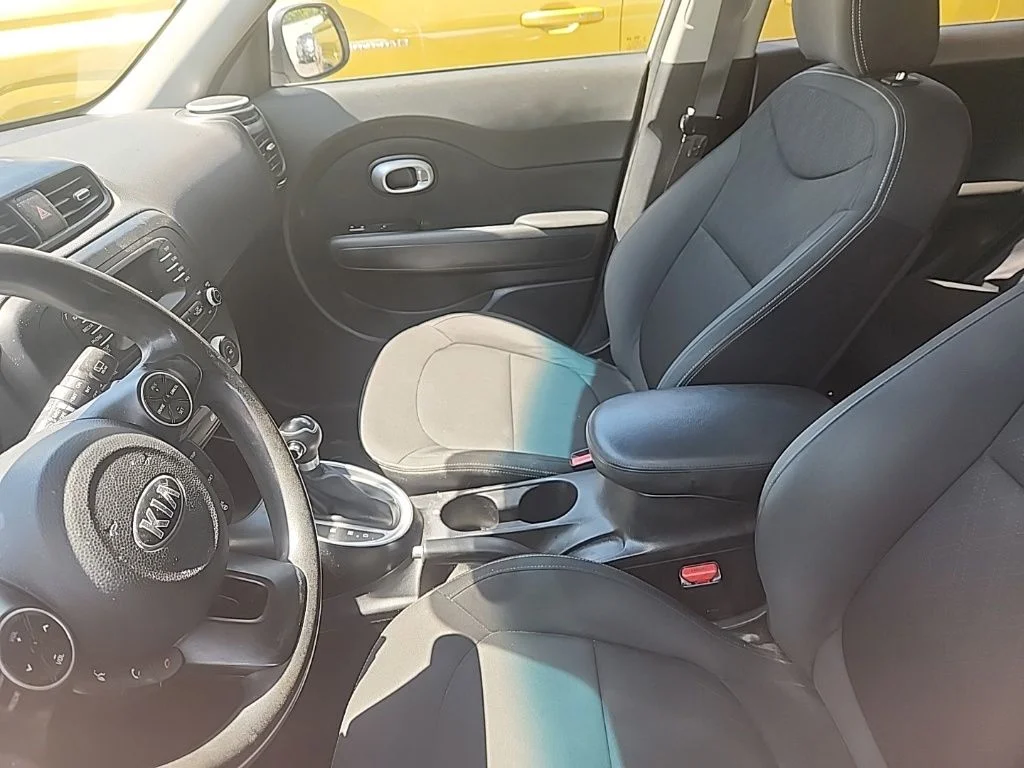Used 2014 Silver Kia Base image 9