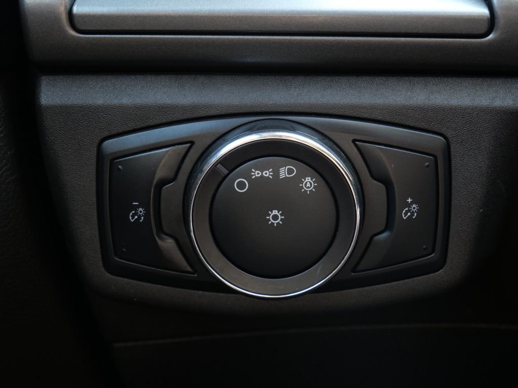Used 2015 Red Ford SE image 17