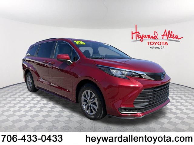 2025 Toyota Sienna LE