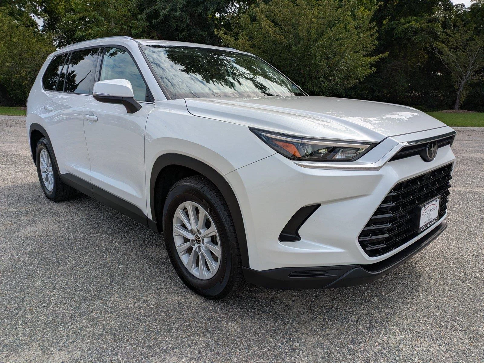 Certified Used 2025 Wind Chill Pearl Toyota Hybrid XLE image 2