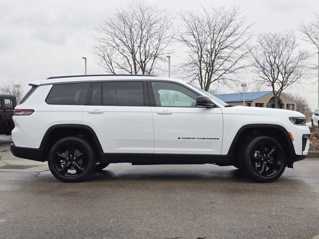 New 2026 Bright White Clear-Coat Exterior Paint Jeep Limited image 28